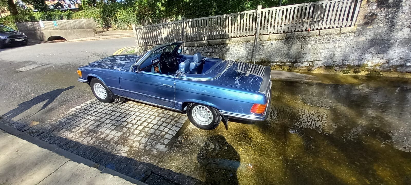 Mercedes Benz 350 SL - Image 9