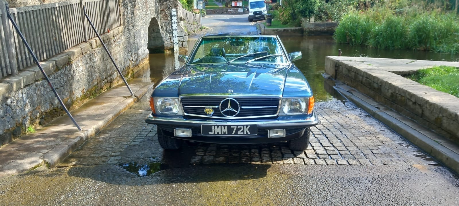 Mercedes Benz 350 SL - Image 4